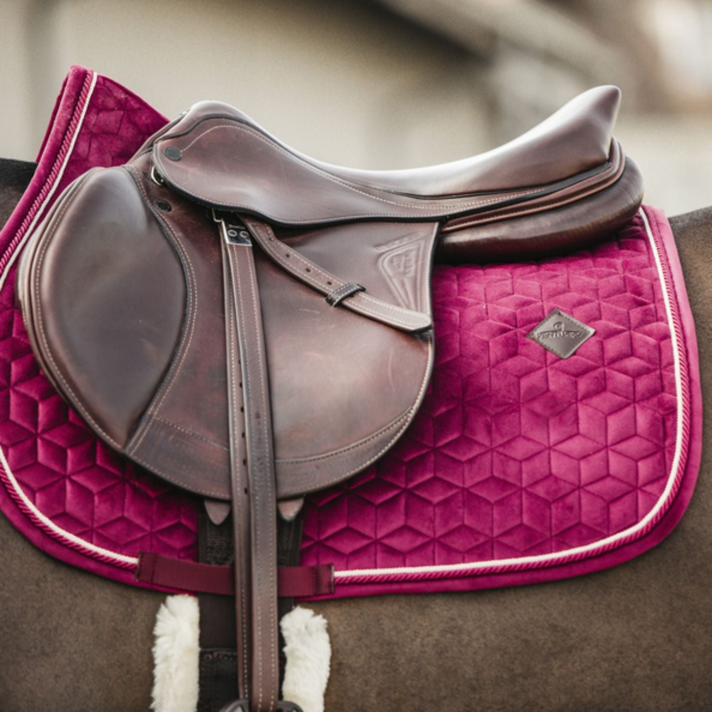 Kentucky Velvet Jump Pad - Fuschia