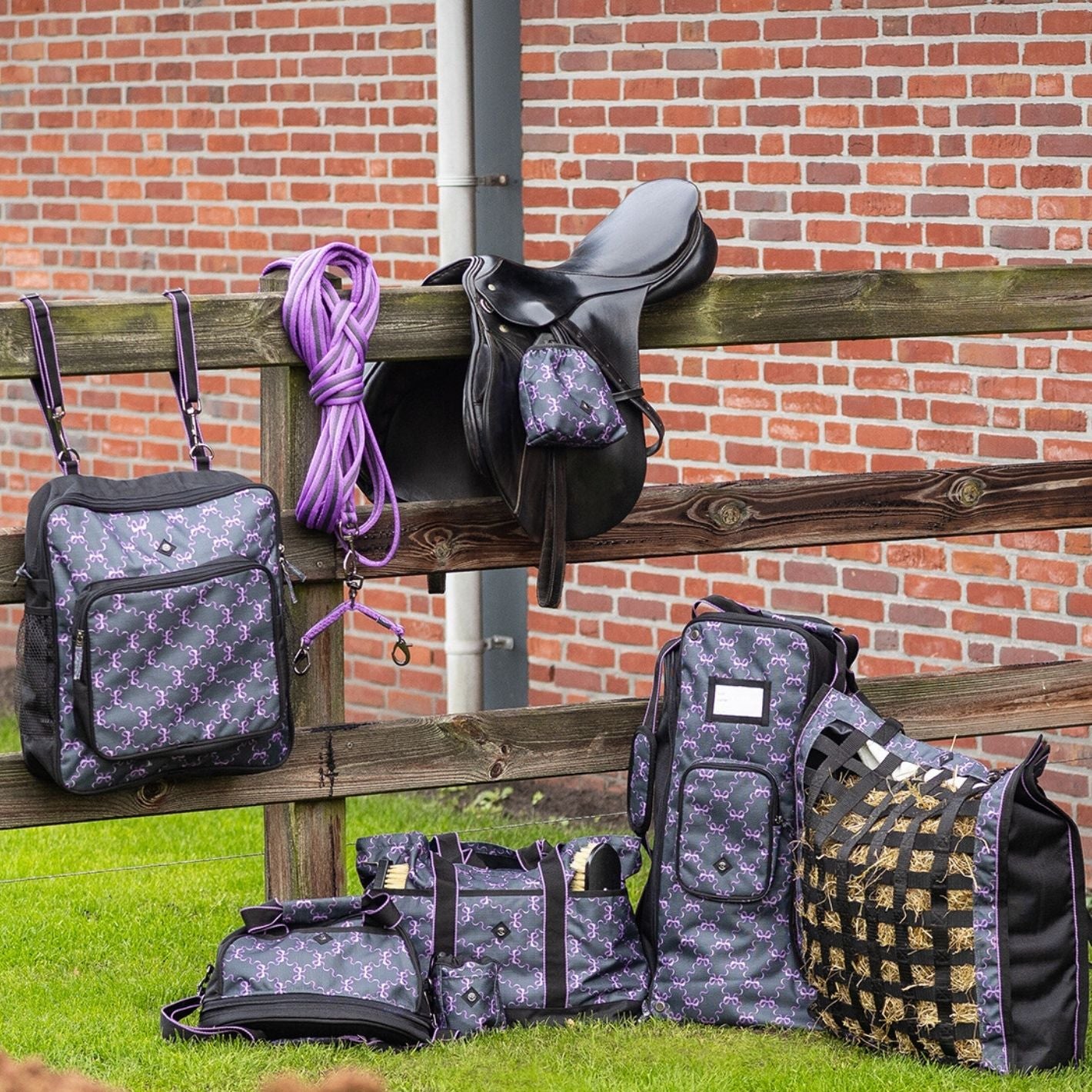 QHP Stirrup Covers - Bouncing Bows