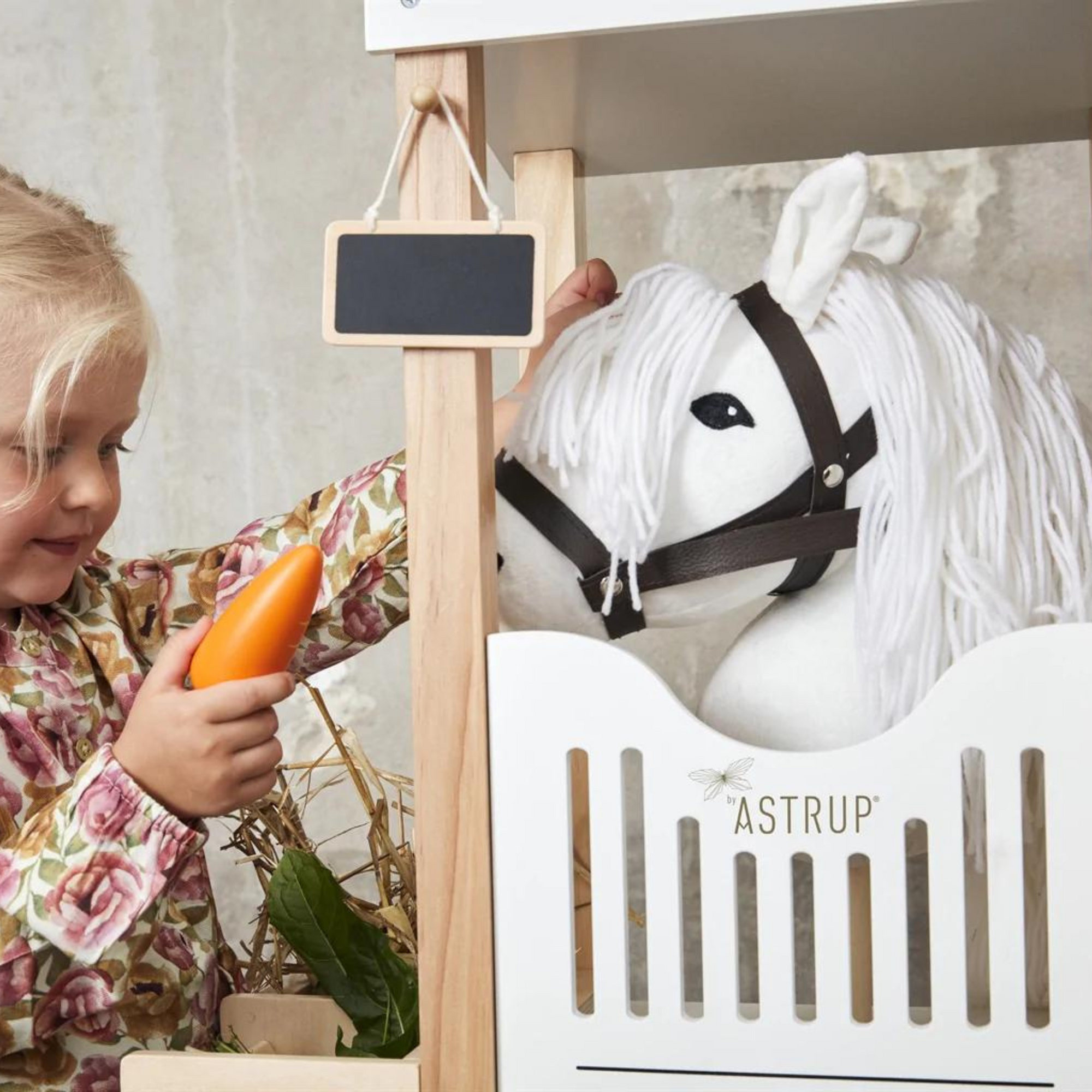 Astrup Hobby Horse - White